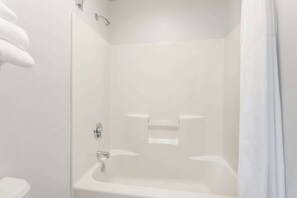 Vòi sen/bồn tắm kết hợp, đồ dùng nhà tắm miễn phí, máy sấy tóc 