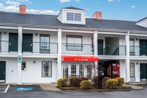 Exterior - Econo Lodge Greenville near University (Greenville)