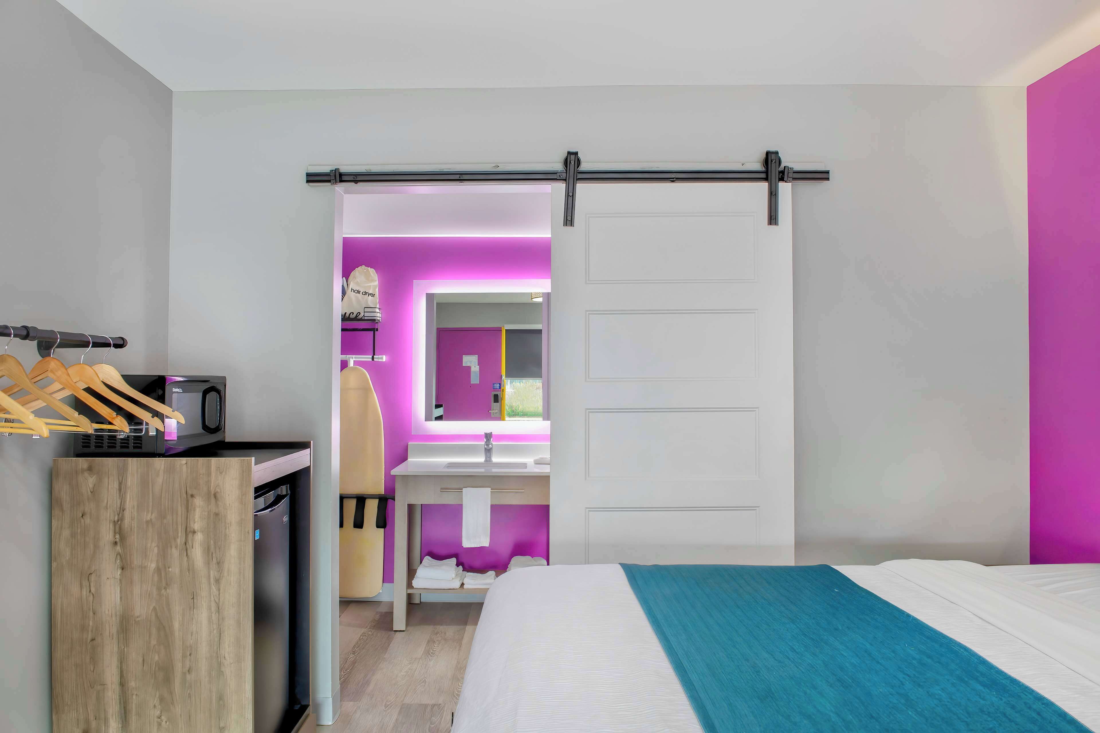 WiFi (free), bed sheets
