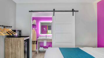 WiFi (free), bed sheets