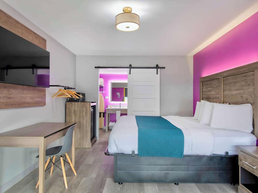 Free WiFi, bed sheets