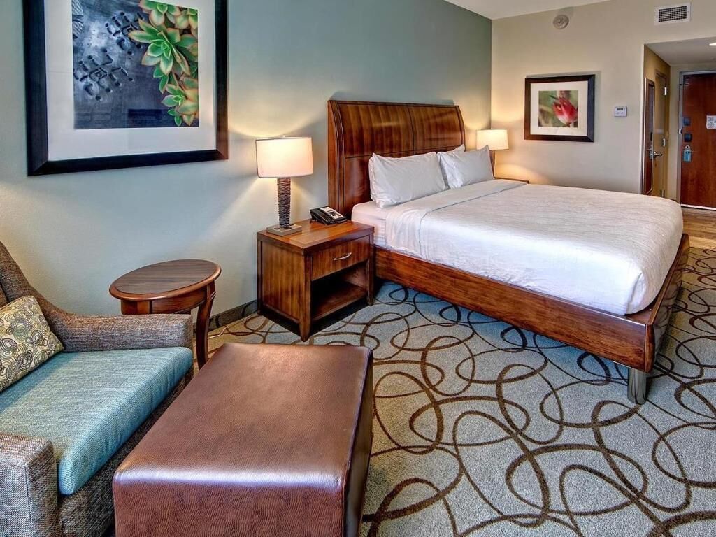 Skrivebord, skrivebord for bærbar PC og blendingsgardiner