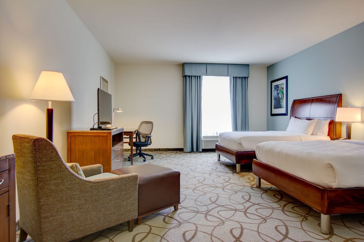 Desk, laptop workspace, blackout curtains, free cots/infant beds