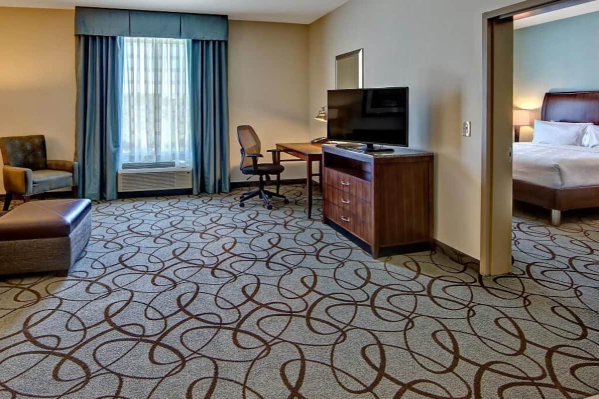 Desk, laptop workspace, blackout curtains, free cots/infant beds