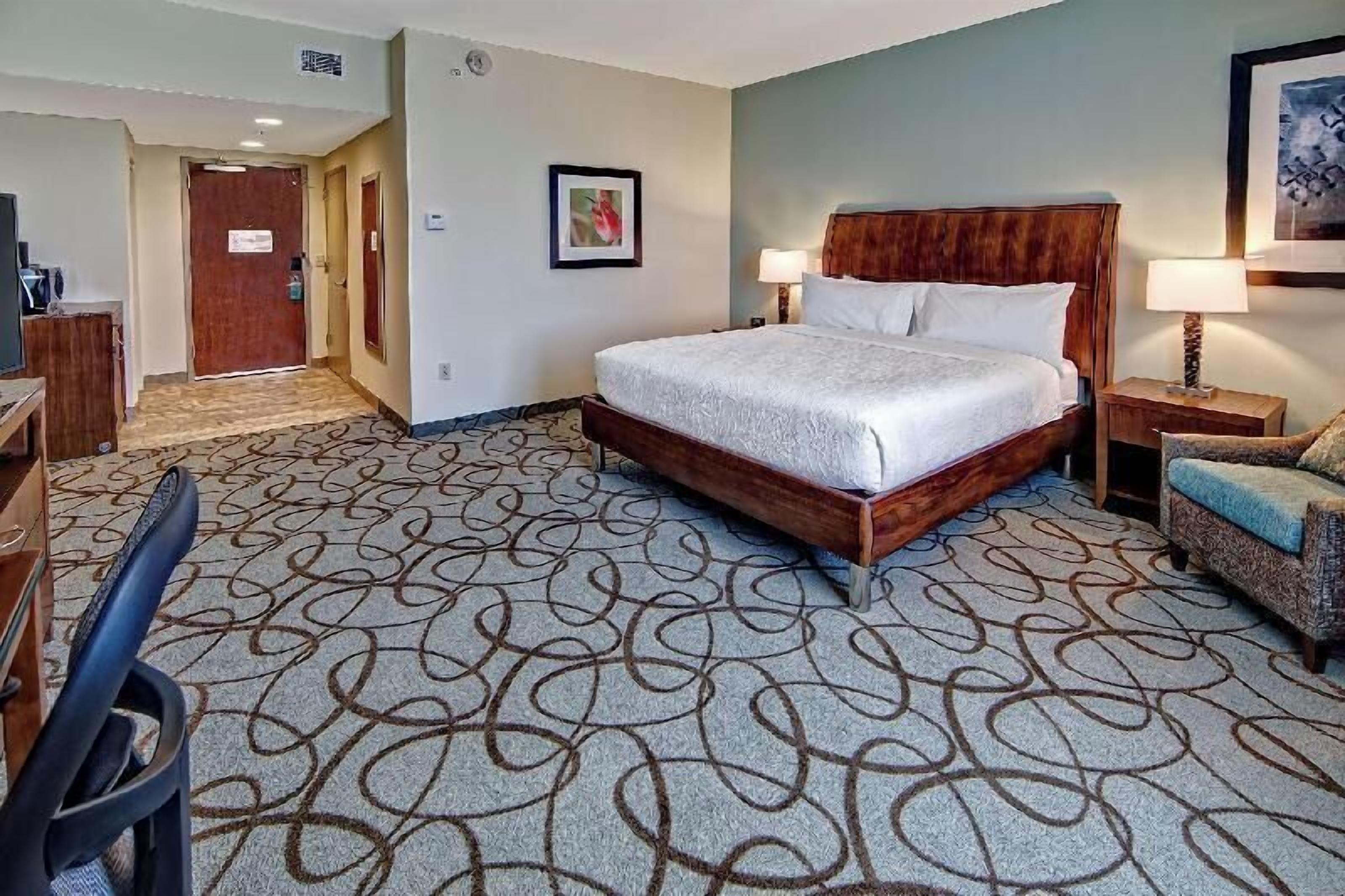 Skrivebord, skrivebord for bærbar PC og blendingsgardiner