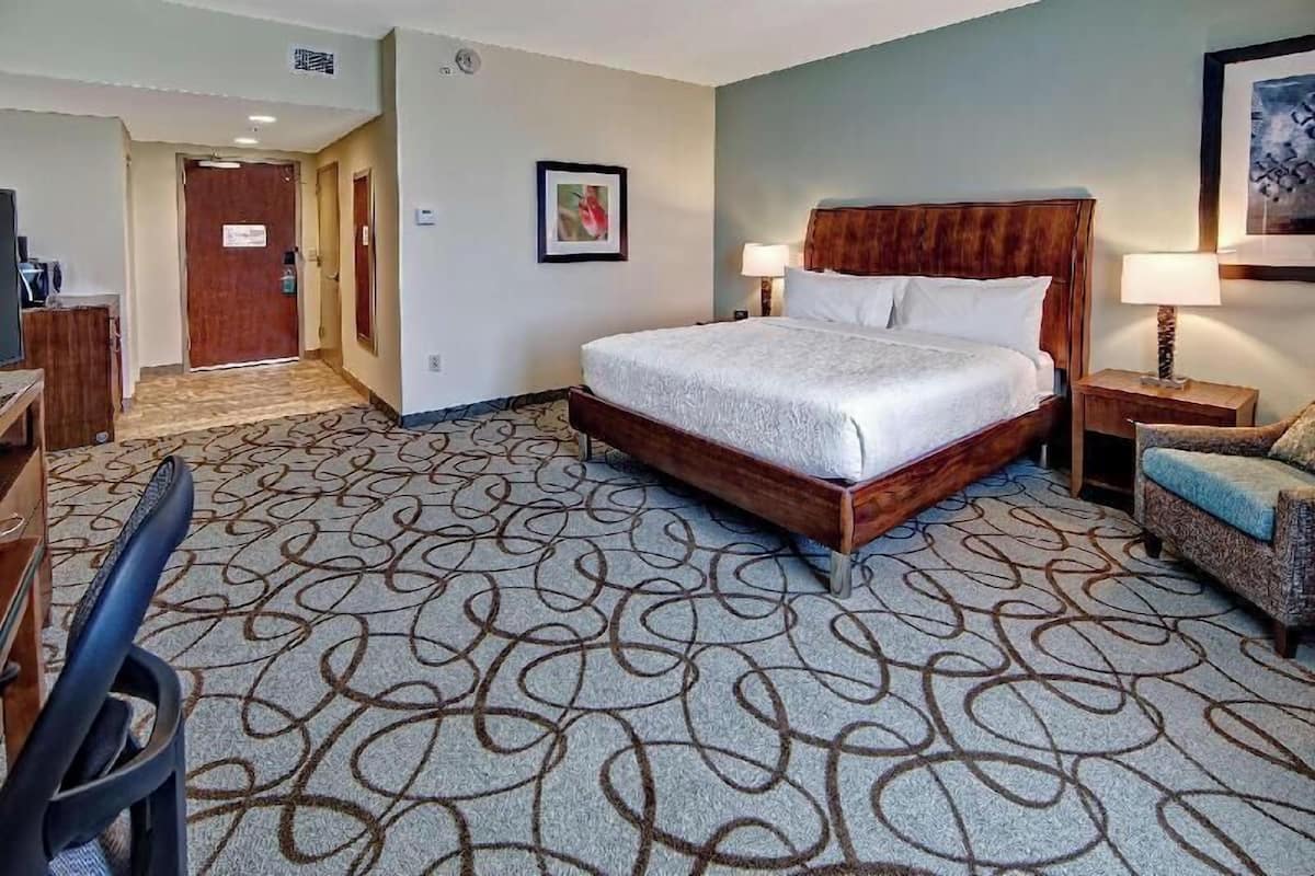 Desk, laptop workspace, blackout curtains, free cots/infant beds