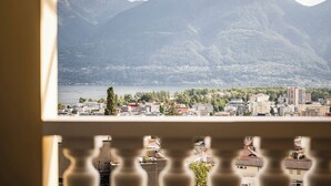 Panorama Deluxe Double Room, Balcony with panoramic view over city, mountains & lake