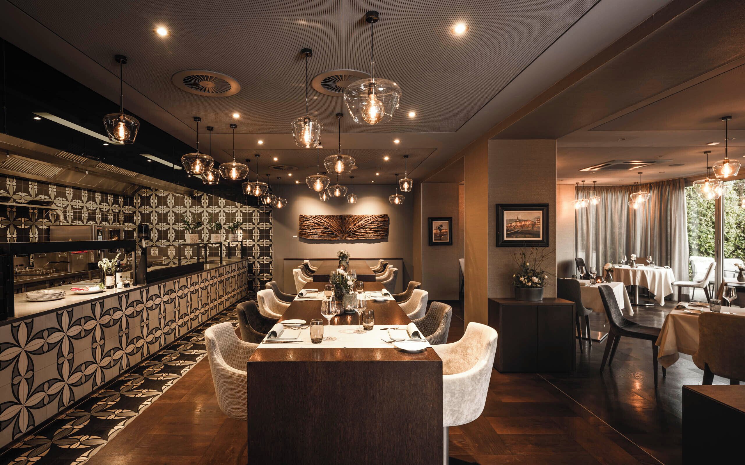 2 restaurants, breakfast, lunch, dinner served; regional cuisine