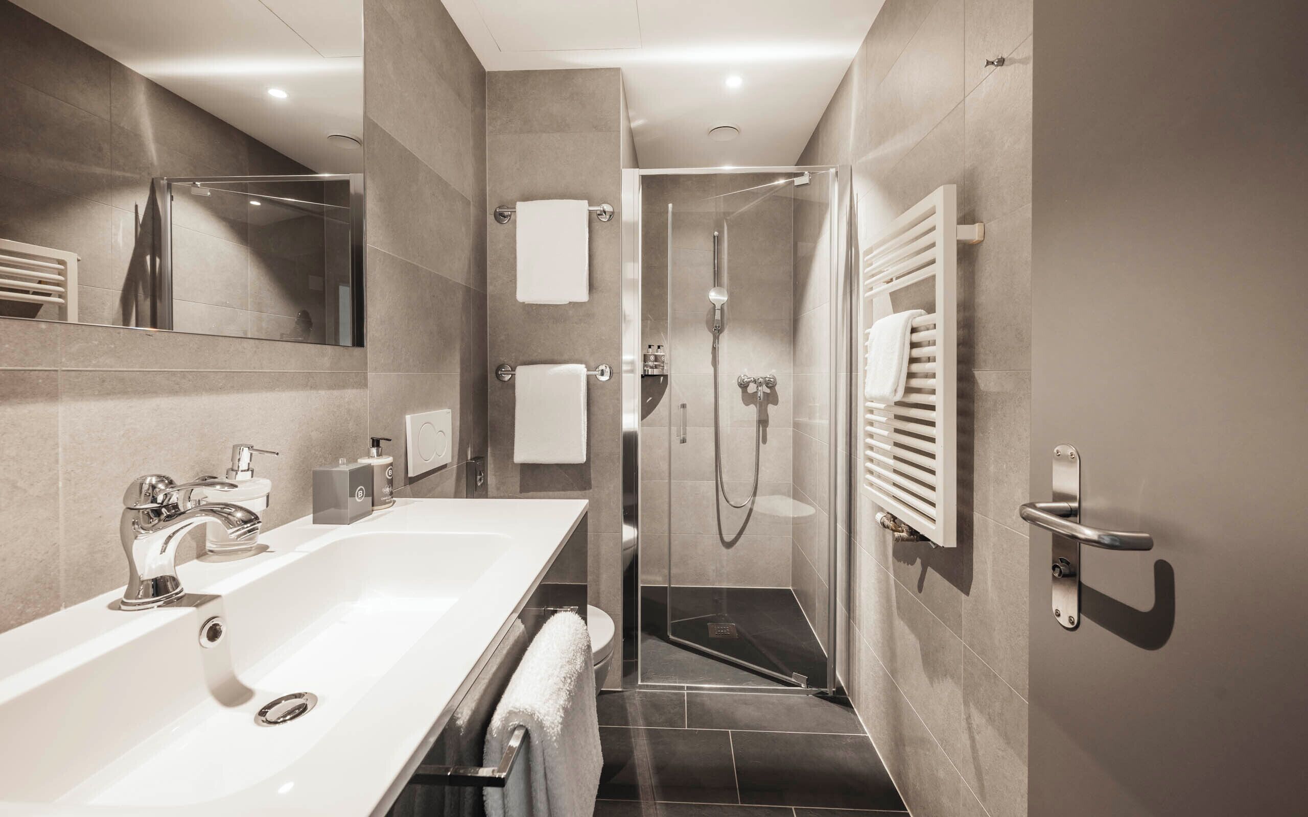 1 bedroom, premium bedding, down duvets, minibar