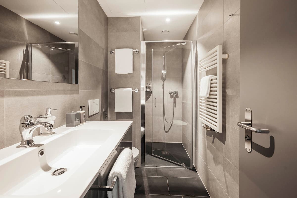 1 bedroom, premium bedding, down duvets, minibar