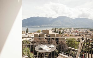 Suite júnior, balcó (Lake & Mountain View) | Roba de llit d'alta qualitat, cobrellits i minibar
