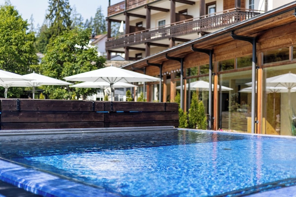 Kolam renang tertutup, kolam renang terbuka, payung kolam