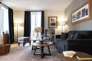 Alpine Suite | Hypo-allergenic bedding, free minibar, in-room safe, desk - Adula Hotel (Flims)