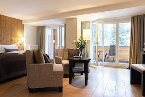 Junior-Suite | Allergikerbettwaren, Minibar, Zimmersafe, Schreibtisch