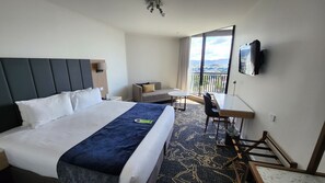 Safe på rommet, skrivebord, lydisolert og strykejern/-brett