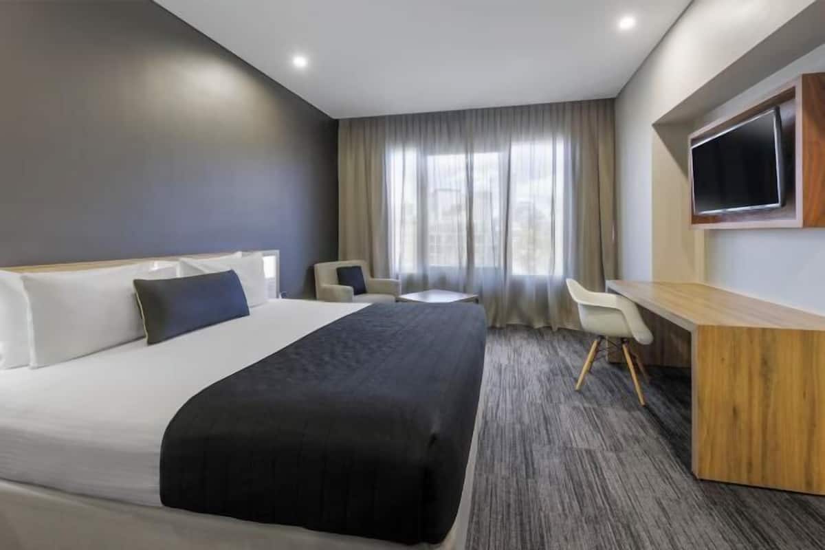 1 bedroom, in-room safe, desk, soundproofing
