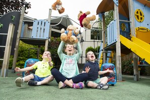 Zona de juegos infantil al aire libre