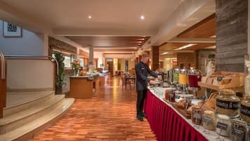 Daily full breakfast (EUR 17.00 per person)