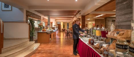 Daily full breakfast (EUR 17.00 per person)