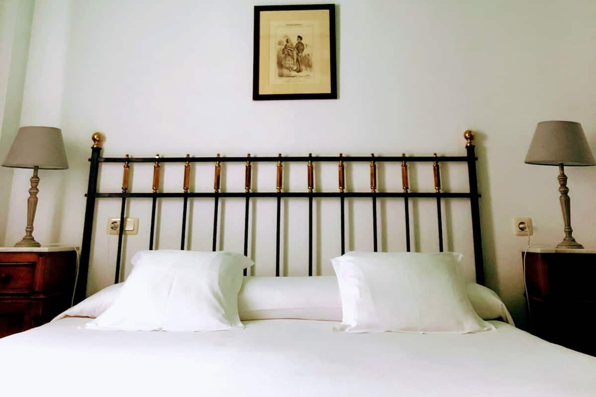 Standard Double Room | Minibar, in-room safe, desk, soundproofing