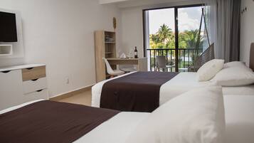 Caja de seguridad en la habitación y escritorio