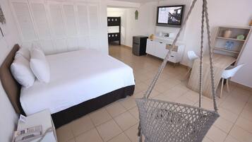 In-room safe, desk, iron/ironing board, bed sheets