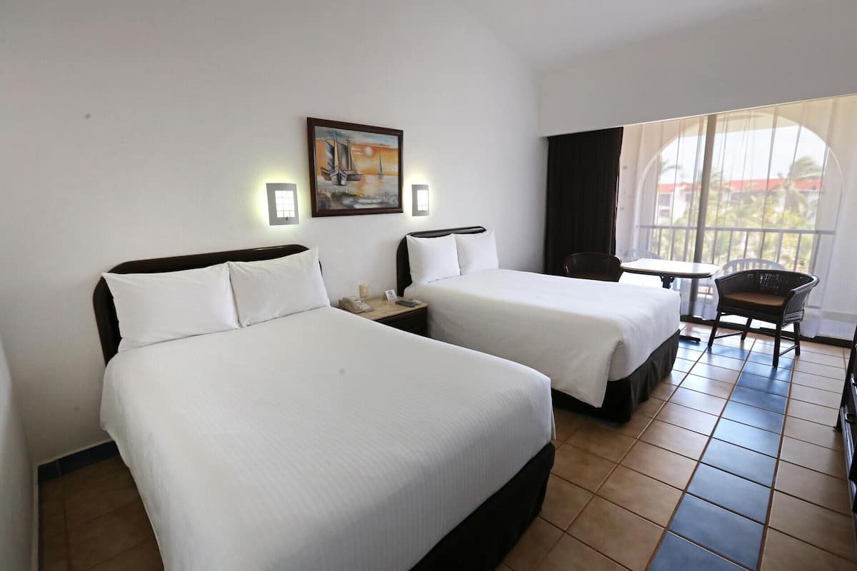 In-room safe, desk, iron/ironing board, bed sheets