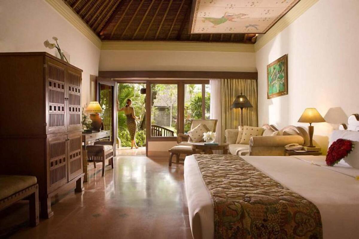 Bungalow, vistas al jardín | Minibar, caja fuerte, tabla de planchar con plancha y cunas gratuitas
