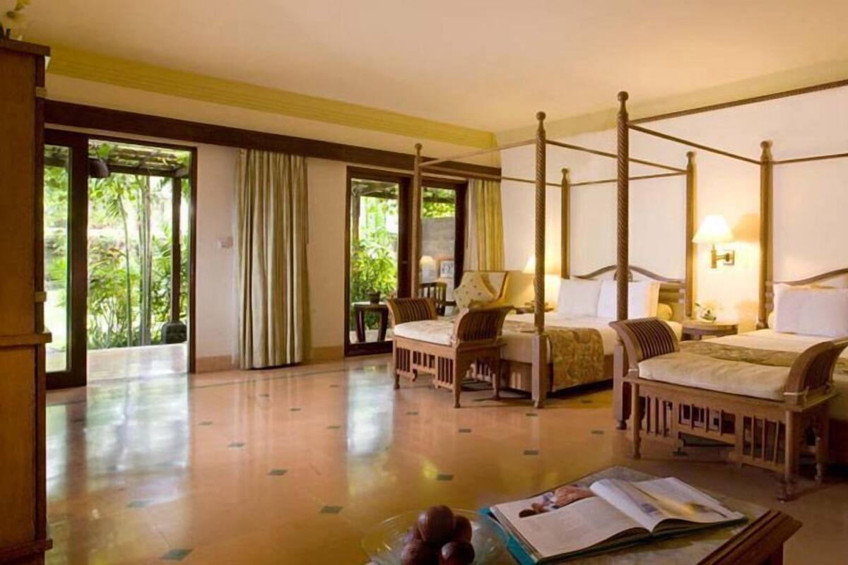 Habitación doble, vistas al jardín | Minibar, caja fuerte, tabla de planchar con plancha y cunas gratuitas