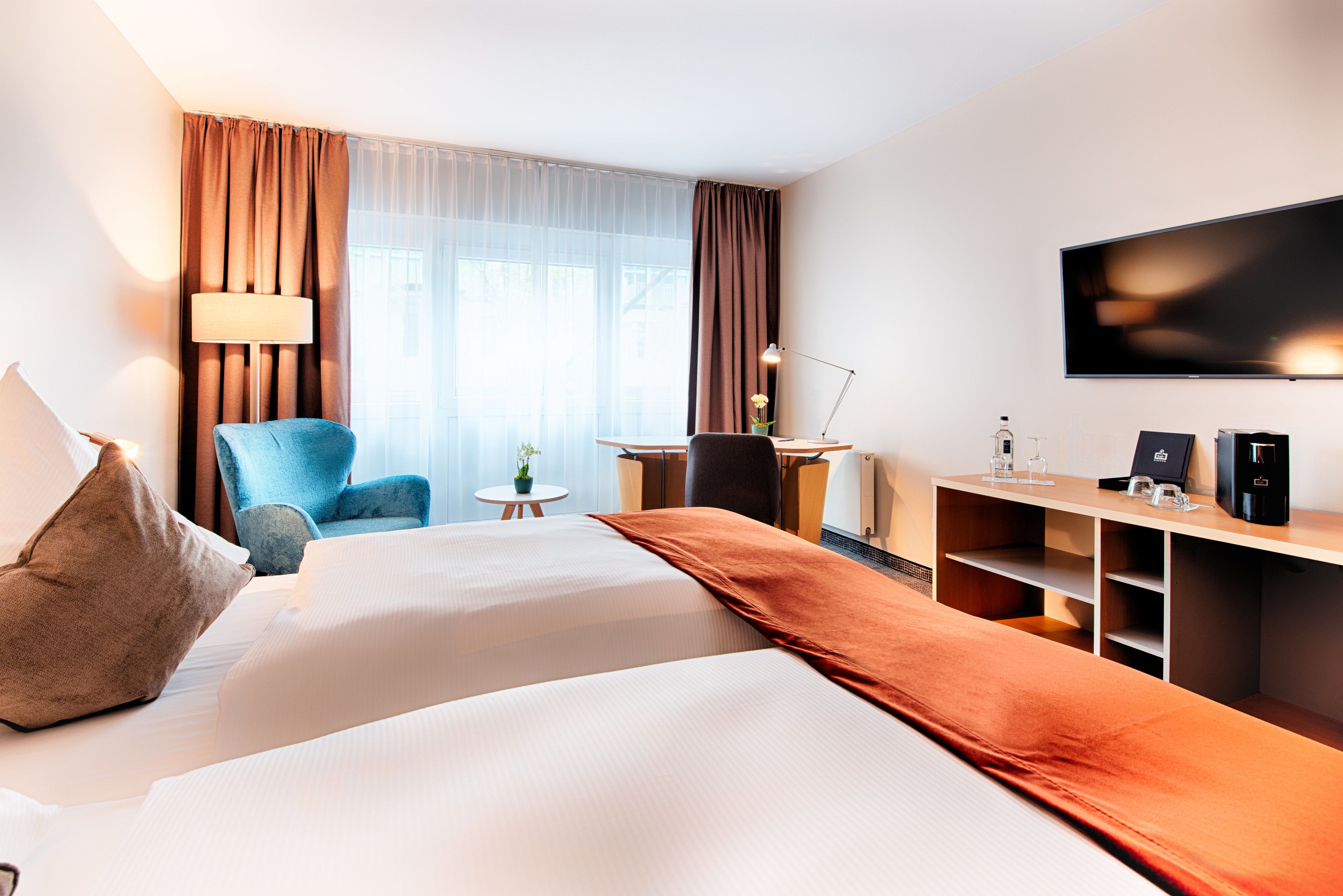 Business Room, 1 Queen Bed | Exterior