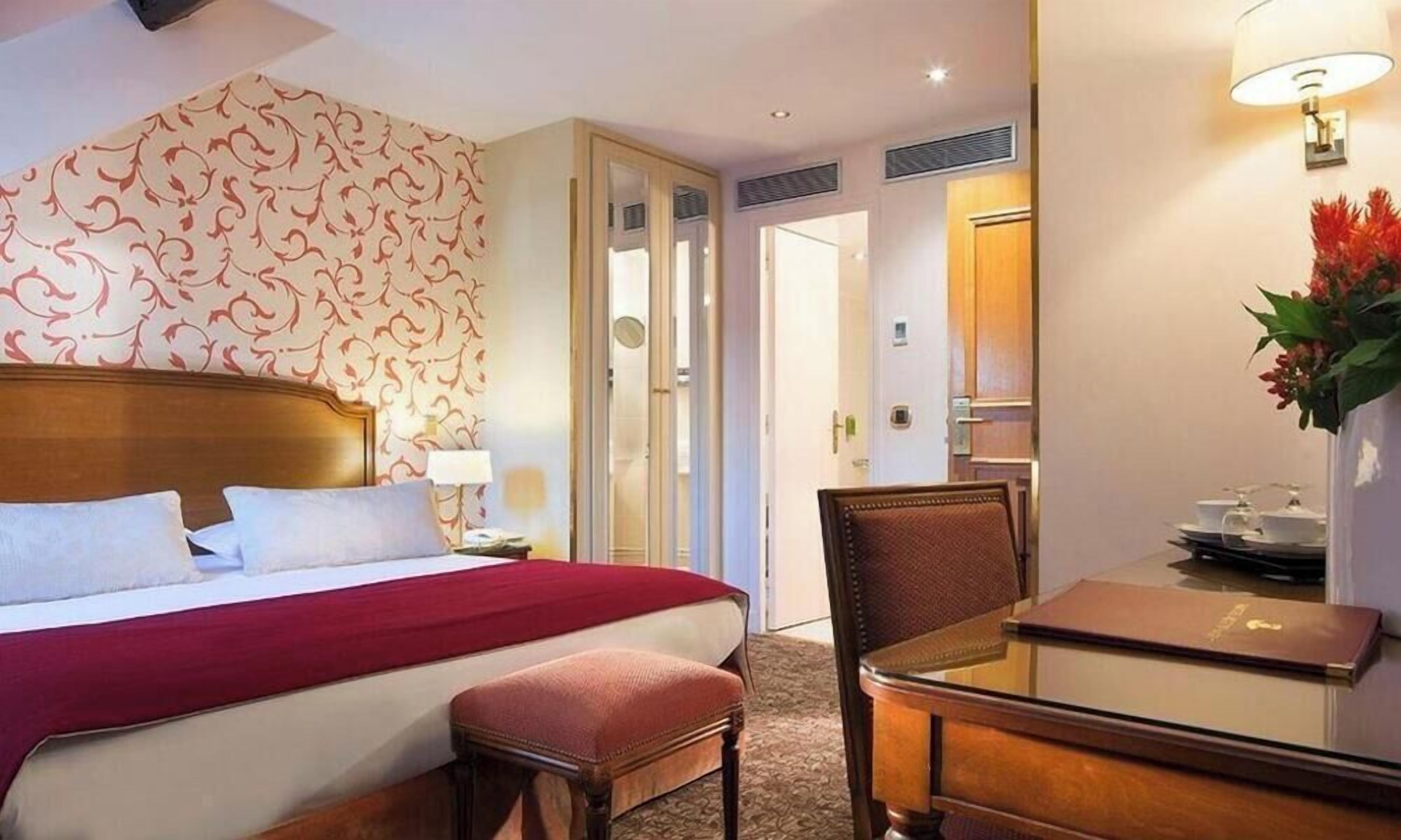 Premium bedding, in-room safe, desk, soundproofing