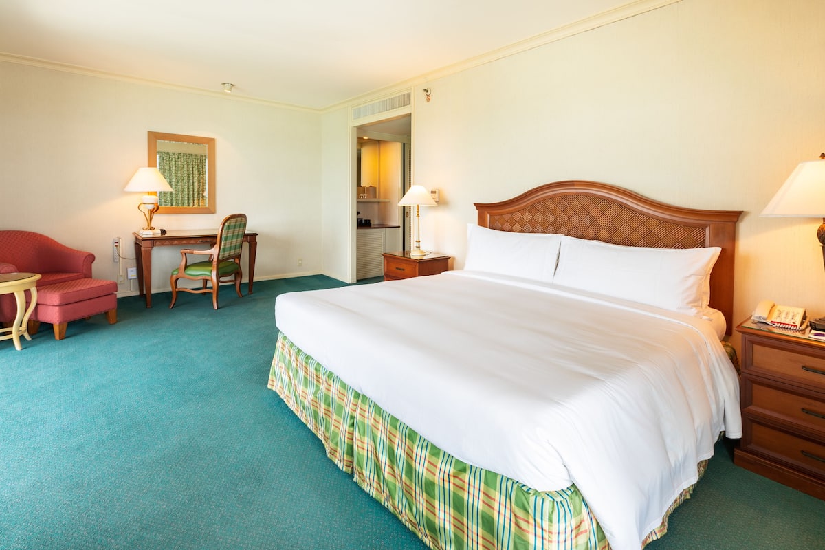 Ocean Front Suite with Club Access and King Bed