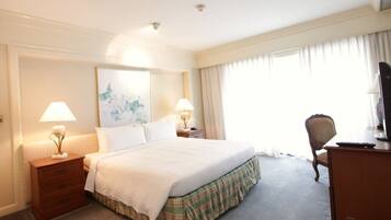 In-room safe, desk, iron/ironing board, cribs/infant beds