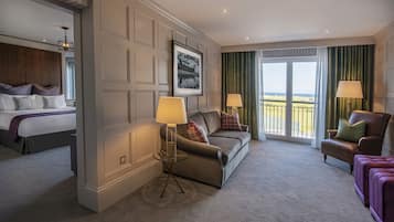 Fairway King/Twin Suite | Opholdsområde | 40-tommers plasma-tv med kabelkanaler, tv, betalingsfilm