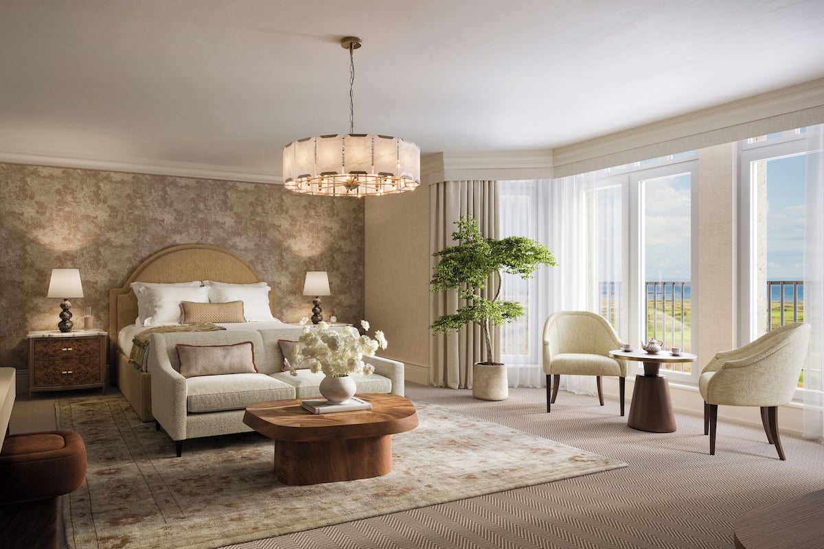 Royal and Ancient King Suite | Premium bedding, in-room safe, desk, laptop workspace