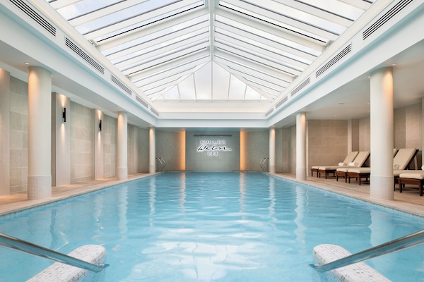 Couples treatment rooms, sauna, hot tub, steam room, body treatments