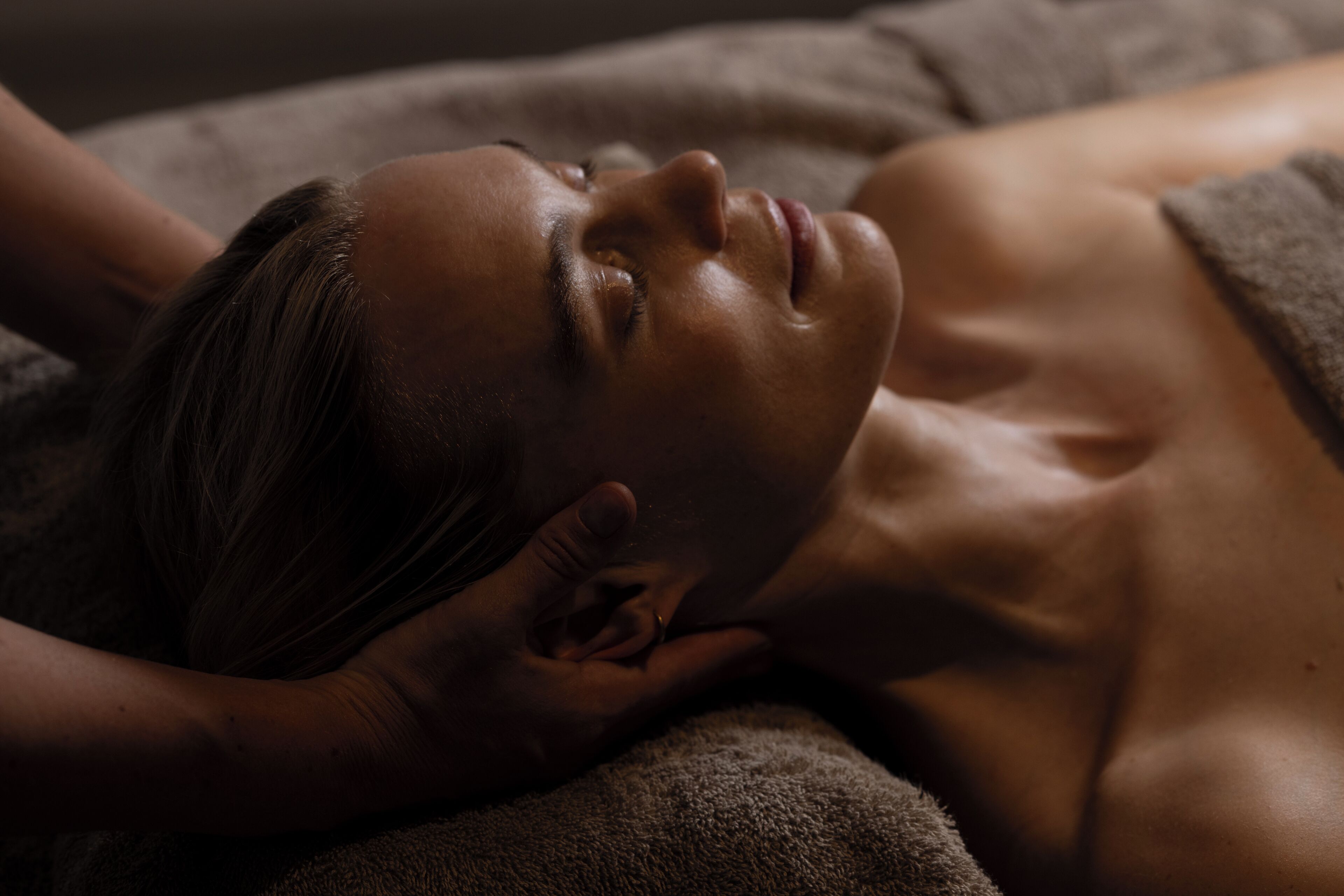 Couples treatment rooms, sauna, hot tub, steam room, body treatments
