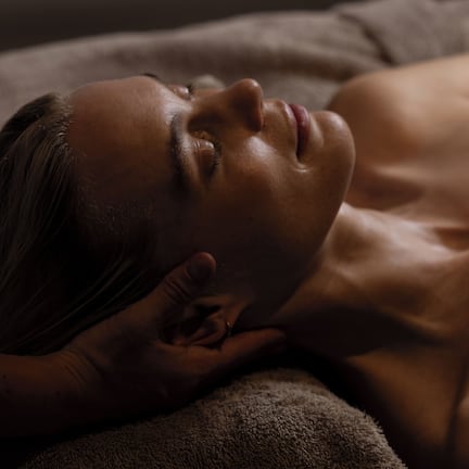 Couples treatment rooms, sauna, hot tub, steam room, body treatments