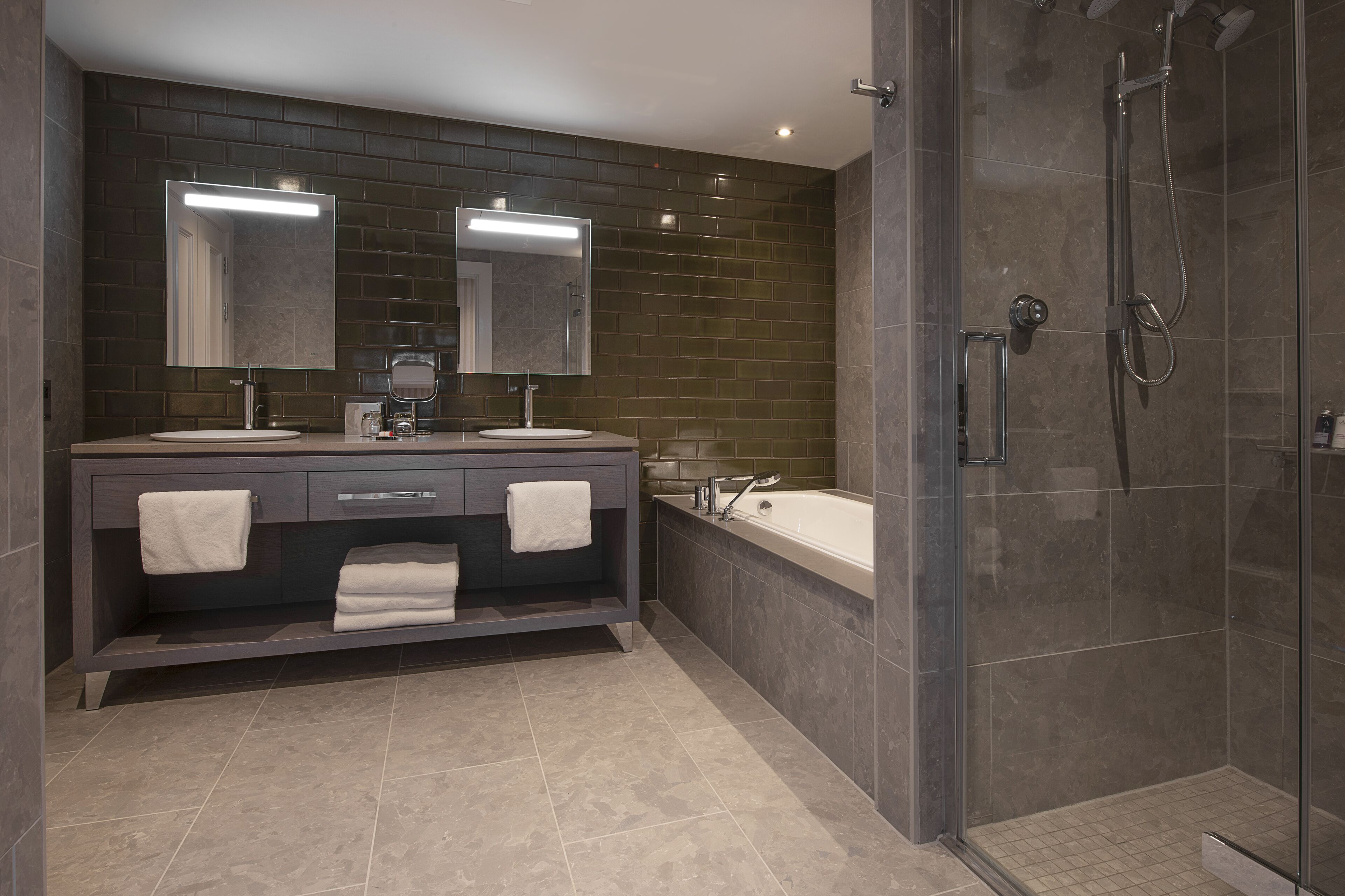 fairway king/twin suite | bathroom | free toiletries, hair dryer, bathrobes, slippers