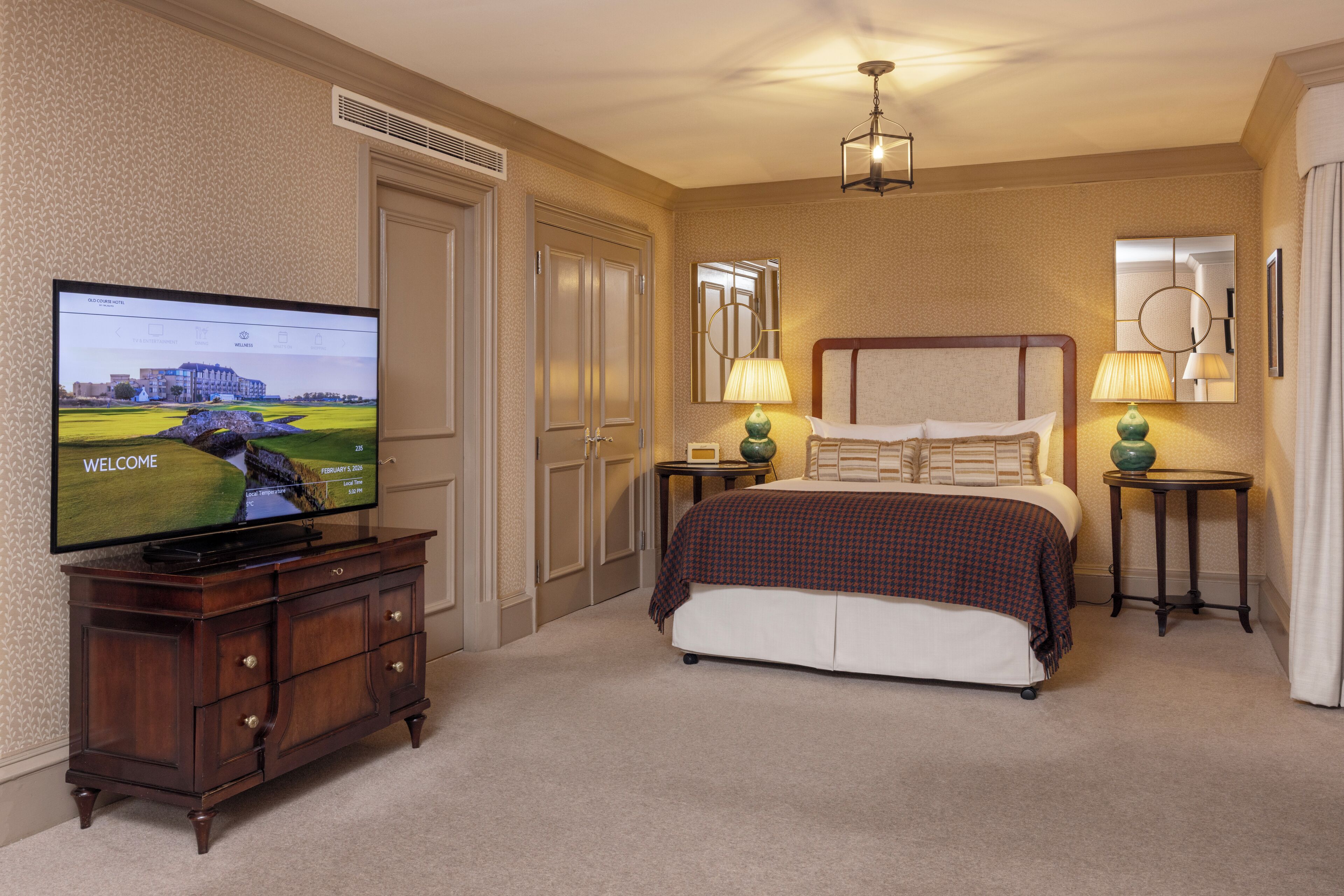 EDEN SUITE | Premium bedding, minibar, in-room safe, desk