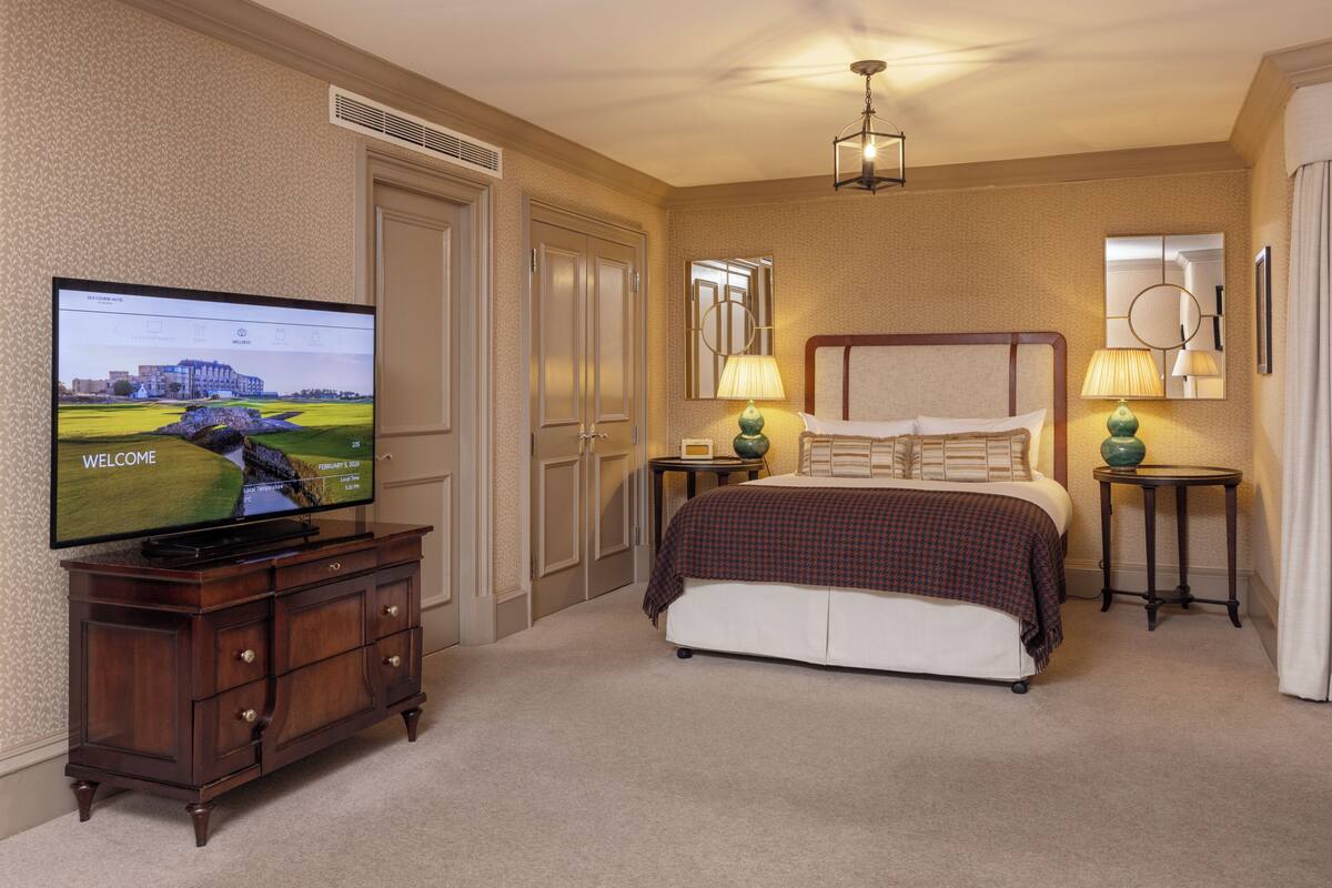 EDEN SUITE | Premium bedding, in-room safe, desk, laptop workspace