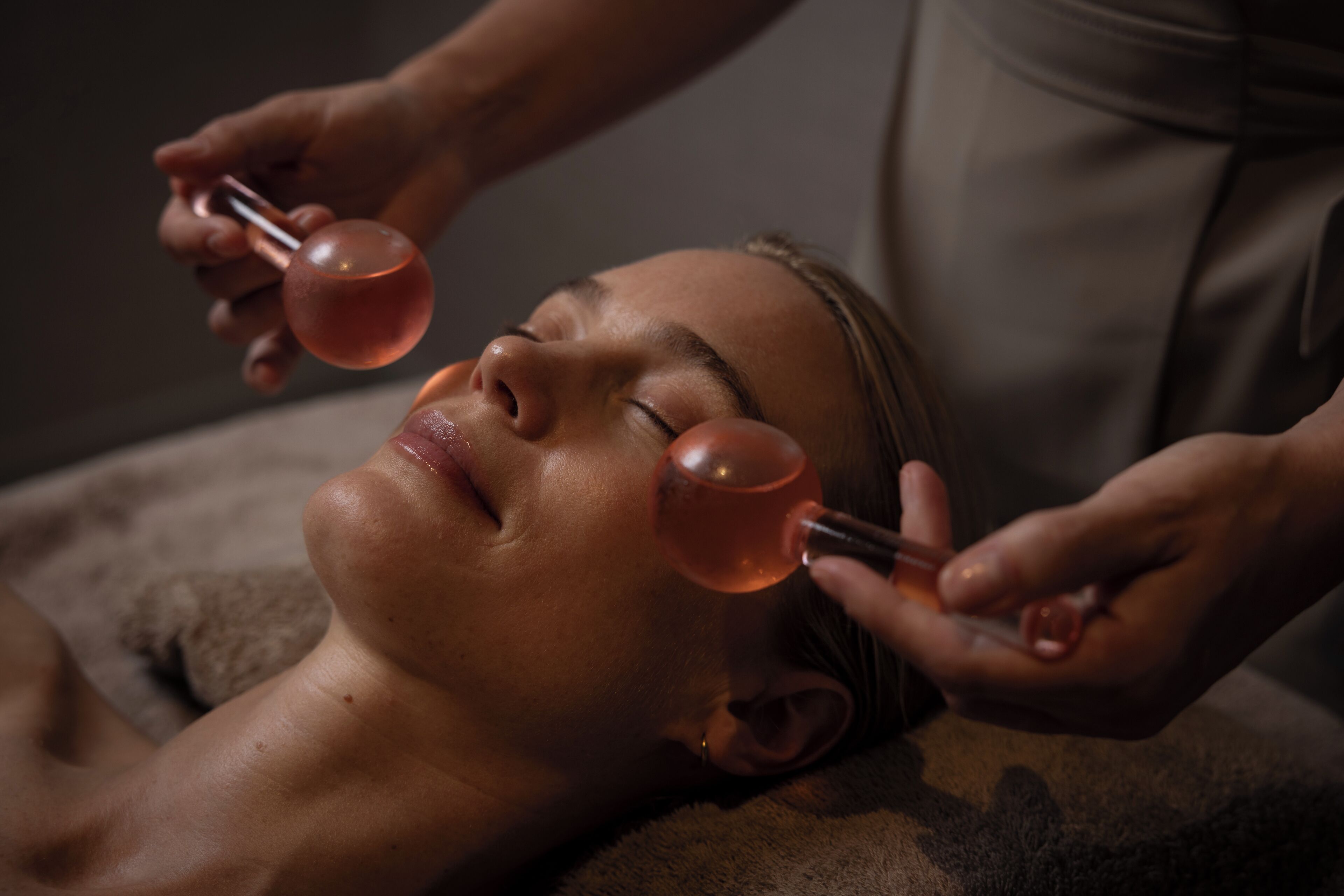 Couples treatment rooms, sauna, hot tub, steam room, body treatments