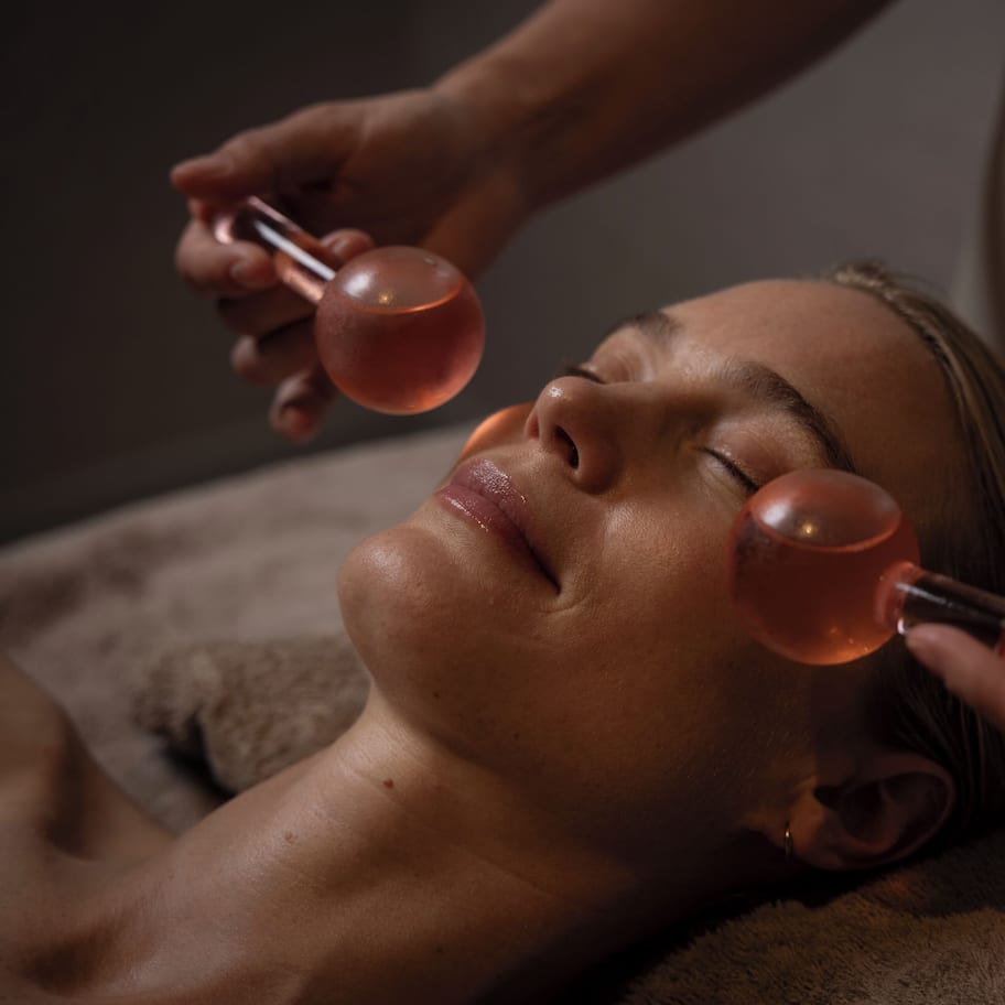 Couples treatment rooms, sauna, hot tub, steam room, body treatments