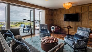 Penthouse Suite | Living area | 40-inch plasma TV with cable channels, TV, pay films