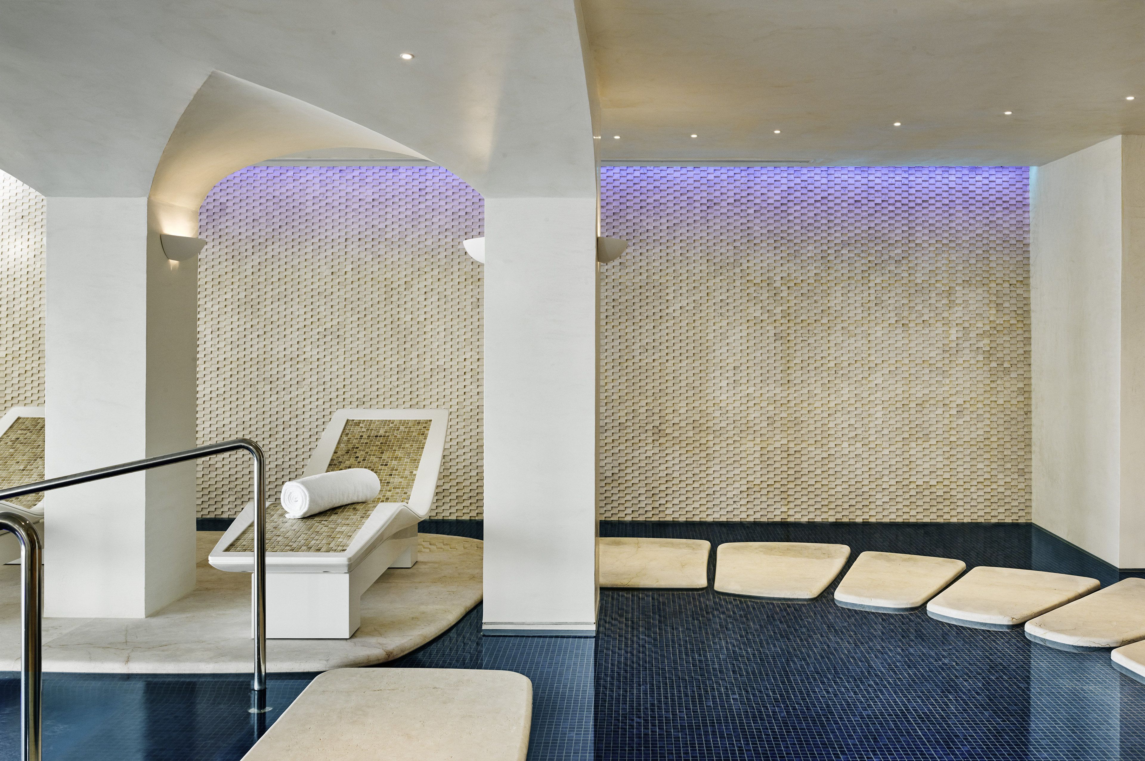 Couples treatment rooms, sauna, hot tub, steam room, Turkish bath