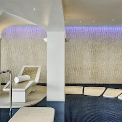 Couples treatment rooms, sauna, hot tub, steam room, Turkish bath