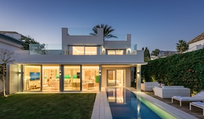 Villa, 5 Bedrooms, Partial Sea View