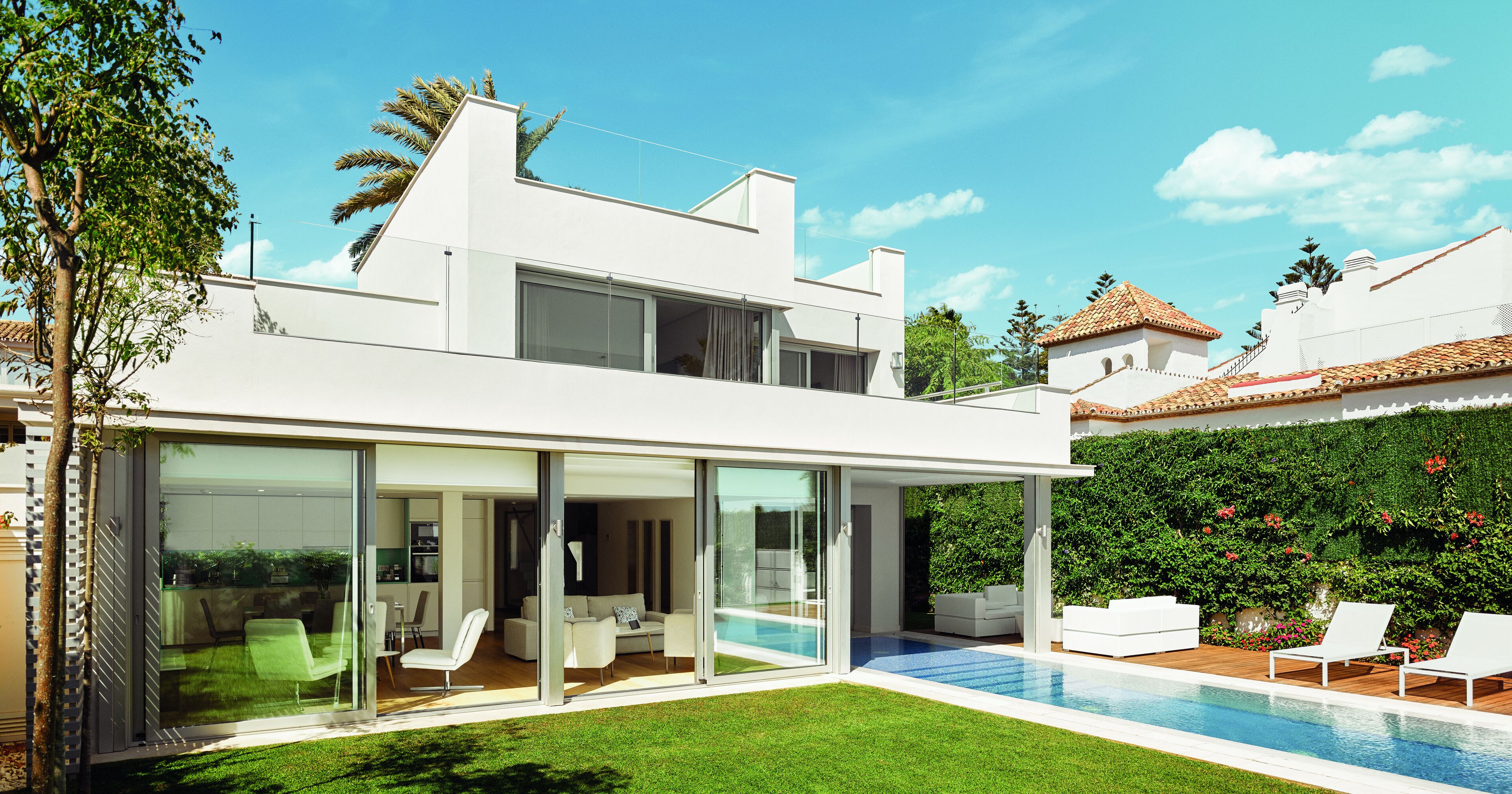 Ropa de cama de alta calidad, minibar, caja fuerte y escritorio