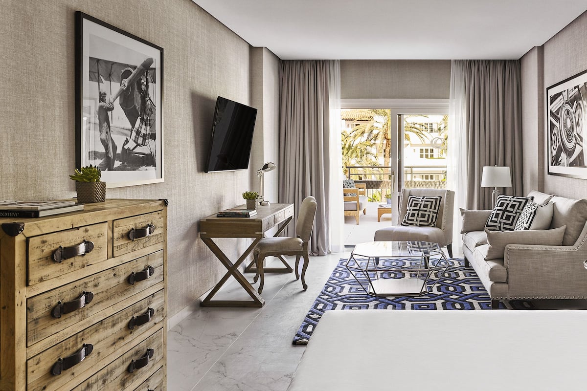 Deluxe Junior Suite | Premium bedding, minibar, in-room safe, desk