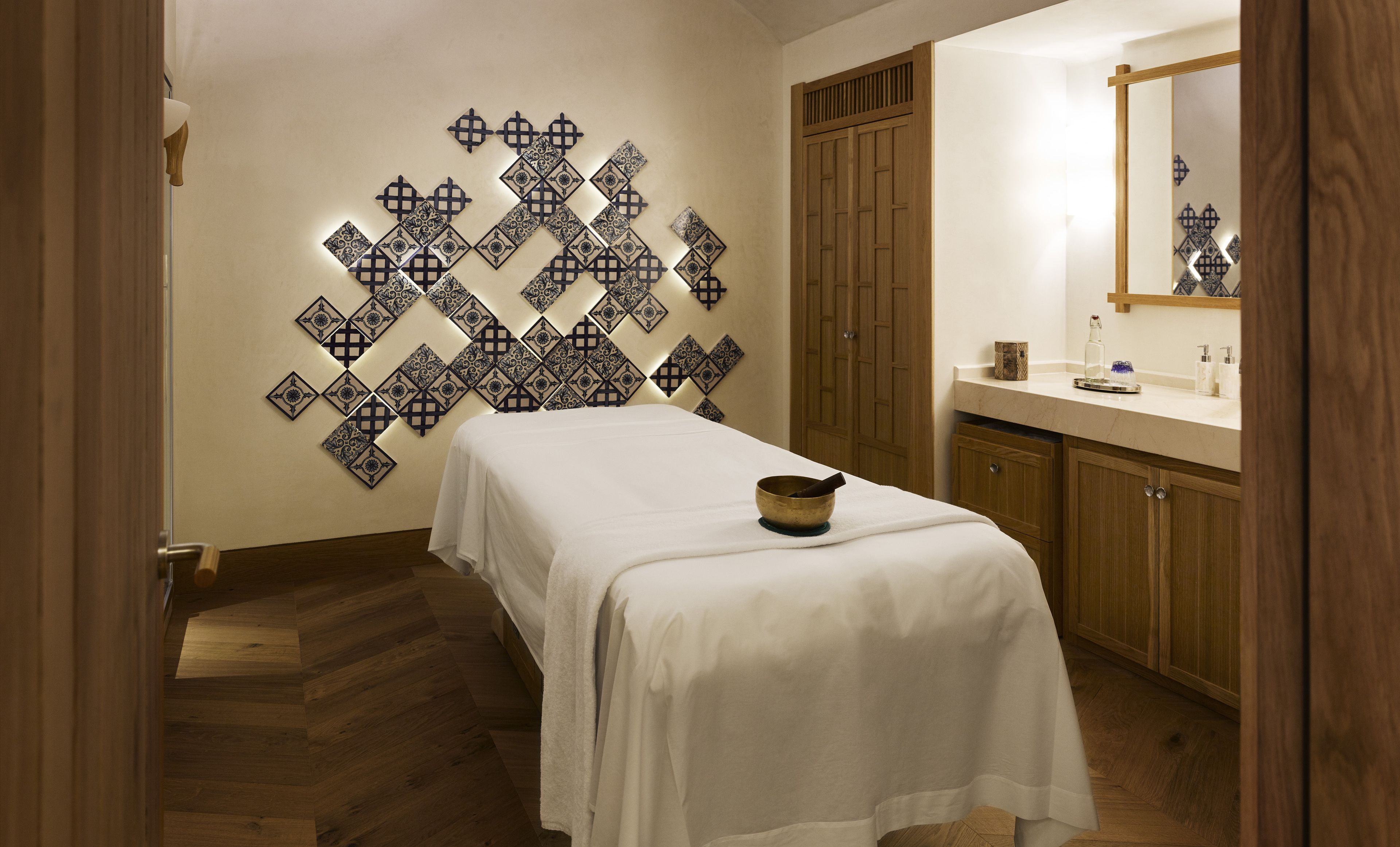Couples treatment rooms, sauna, hot tub, steam room, Turkish bath